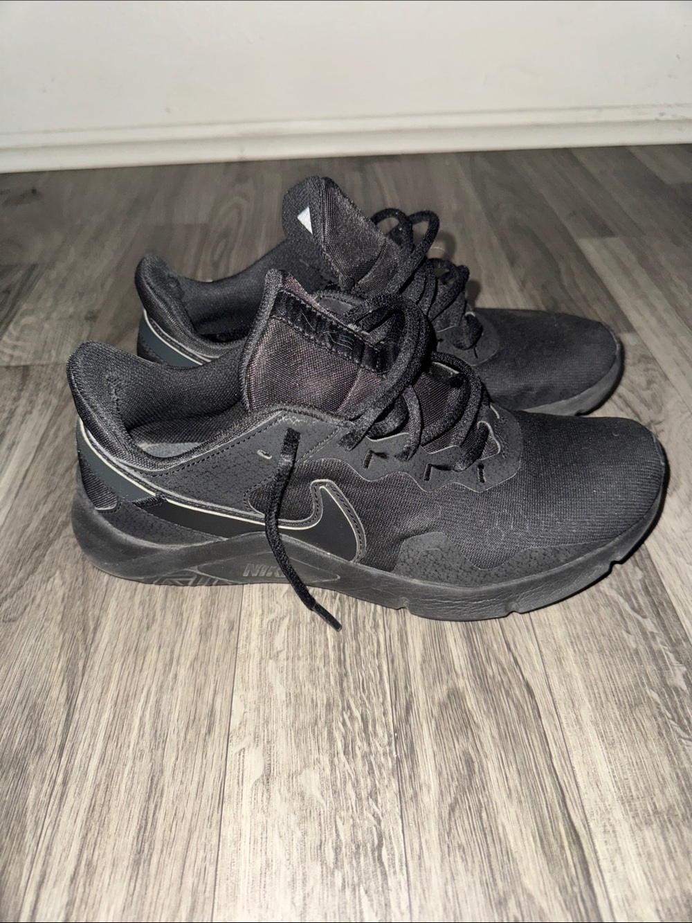 Nike Men’s Black Athletic Sneakers with Reflective Accents